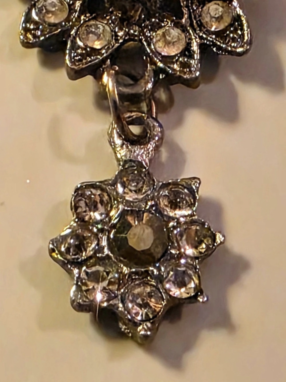 Cameo Floral Rhinestone Brooch - Picture 5 of 8